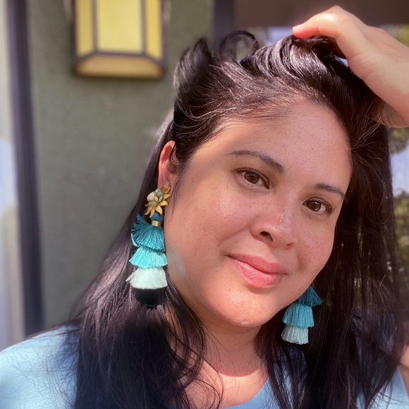 Vintage 1980s gold and green beaded clip on earrings with teal green tassels - Picture 7 of 7